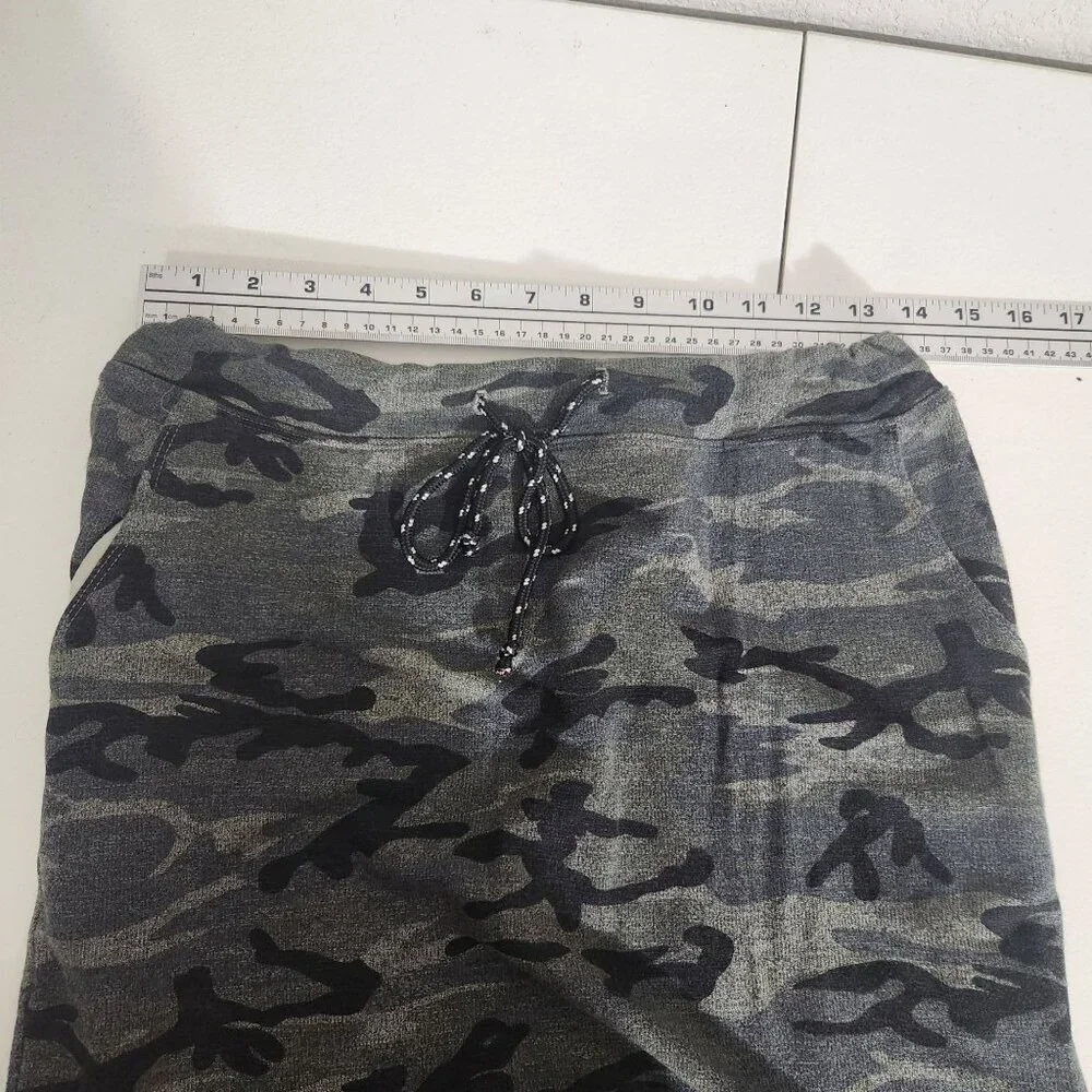 Sundry Mini Skirt Camo Print Stretch Knit Size 1 Made in USA
